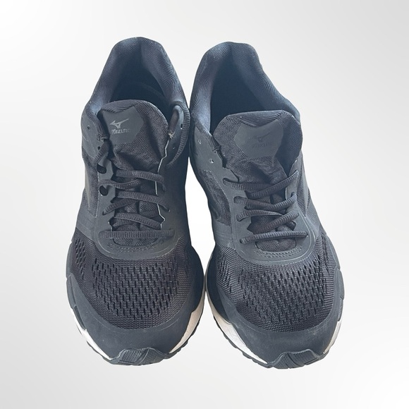 Mizuno Black Mesh Athletic Running Shoes in size 9 - Picture 2 of 4